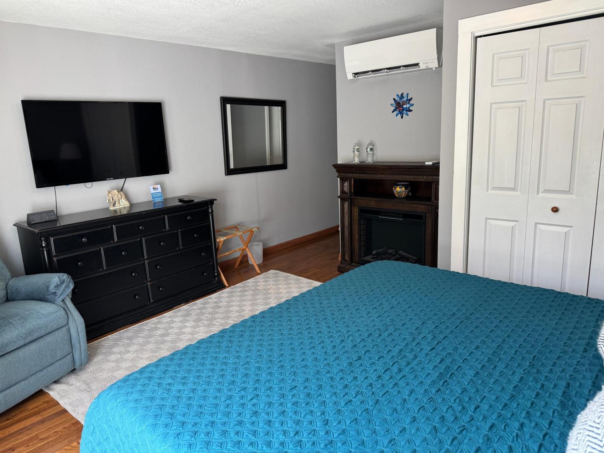 Bed & Breakfast Christmas Cove